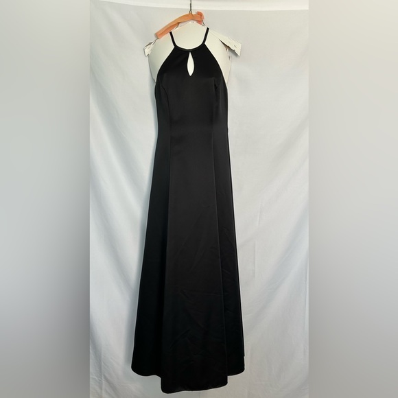 Urban Girl Nites Dresses & Skirts - Urban Girl Nites Vintage Y2K Formal Black Gown with Crisscross Back | Size 7/8